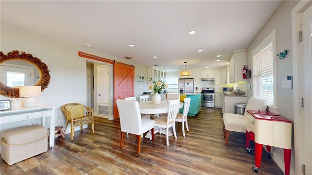 1128 S 11th St, Port Aransas, TX 78373