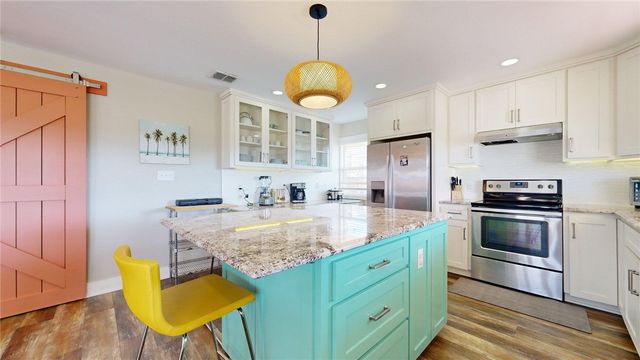 1128 S 11th St, Port Aransas, TX 78373