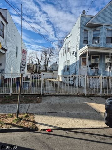 77 Pearsall Ave, Jersey City, NJ 07305
