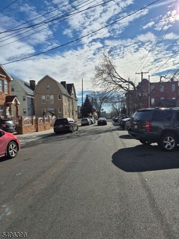 77 Pearsall Ave, Jersey City, NJ 07305