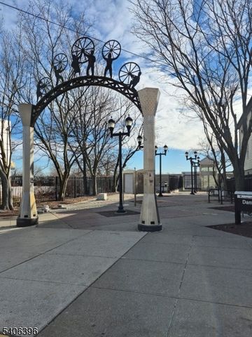 77 Pearsall Ave, Jersey City, NJ 07305