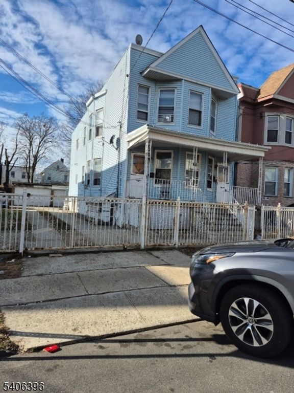 77 Pearsall Ave, Jersey City, NJ 07305