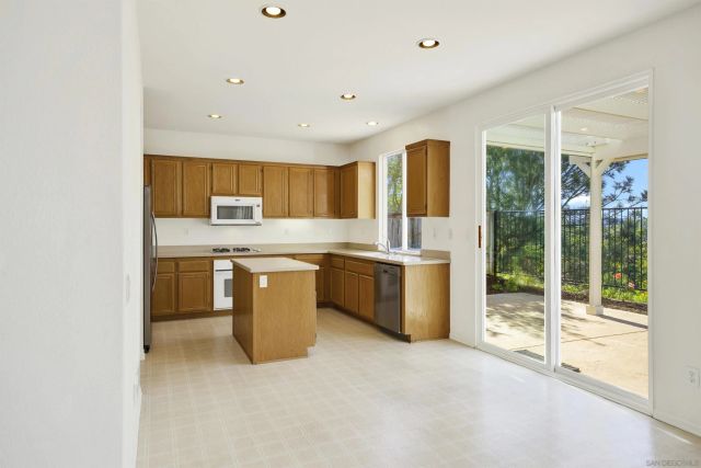 4146 Calle Isabelino, San Diego, CA 92130