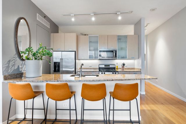 950 W Erie Street 602, Chicago, IL 60642