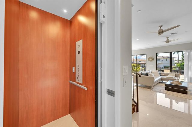 2254 SE 7th Street, Pompano Beach, FL 33062