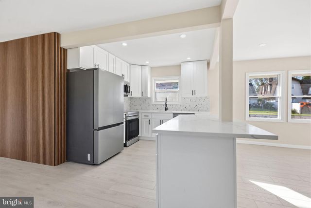 17 IDOLSTONE RD, Levittown, PA 19057