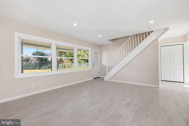 17 IDOLSTONE RD, Levittown, PA 19057