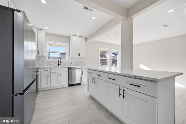 17 IDOLSTONE RD, Levittown, PA 19057