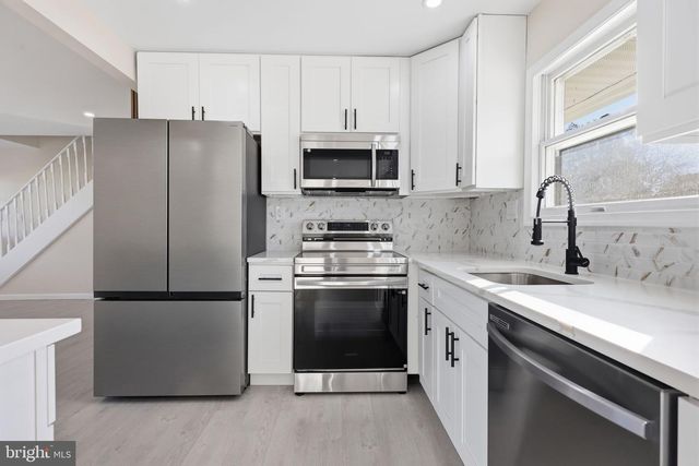 17 IDOLSTONE RD, Levittown, PA 19057