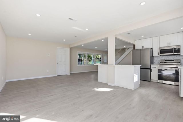 17 IDOLSTONE RD, Levittown, PA 19057