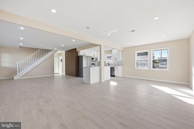 17 IDOLSTONE RD, Levittown, PA 19057