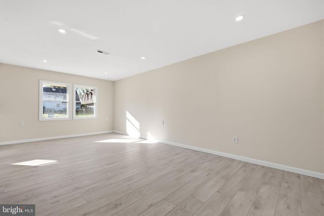 17 IDOLSTONE RD, Levittown, PA 19057