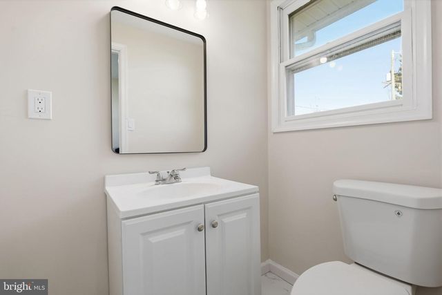 17 IDOLSTONE RD, Levittown, PA 19057