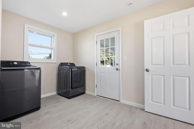 17 IDOLSTONE RD, Levittown, PA 19057