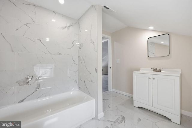 17 IDOLSTONE RD, Levittown, PA 19057