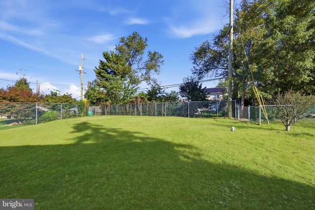 17 IDOLSTONE RD, Levittown, PA 19057