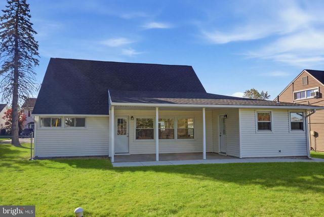 17 IDOLSTONE RD, Levittown, PA 19057