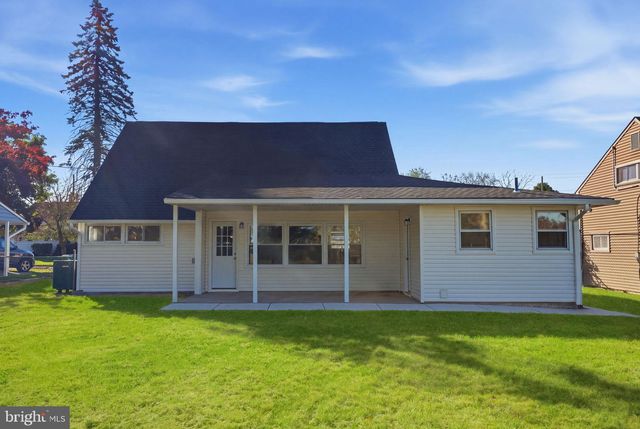 17 IDOLSTONE RD, Levittown, PA 19057
