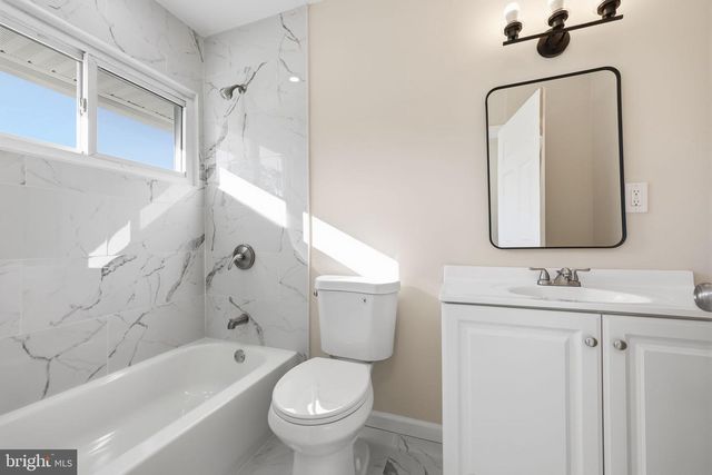 17 IDOLSTONE RD, Levittown, PA 19057
