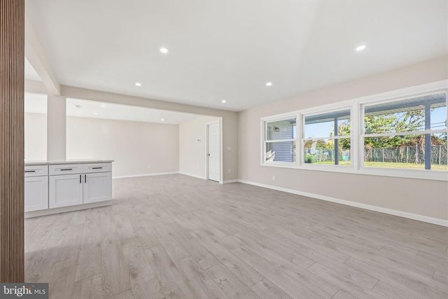 17 IDOLSTONE RD, Levittown, PA 19057