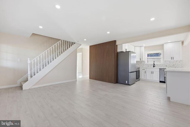 17 IDOLSTONE RD, Levittown, PA 19057