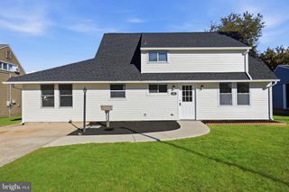 17 IDOLSTONE RD, Levittown, PA 19057