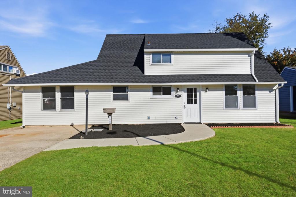 17 IDOLSTONE RD, Levittown, PA 19057
