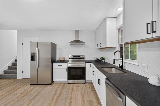 10805 E 65th Street, Raytown, MO 64133