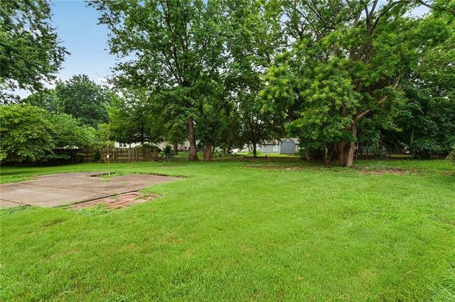 10805 E 65th Street, Raytown, MO 64133
