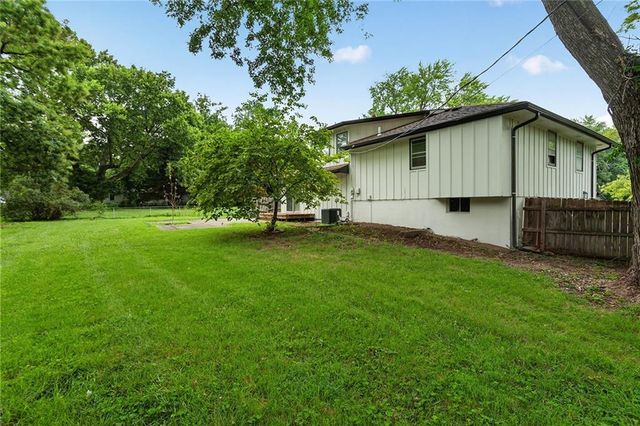10805 E 65th Street, Raytown, MO 64133