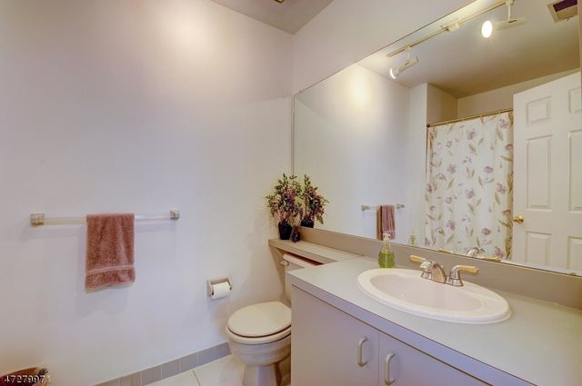 152 Bonney Ct, Bridgewater Twp., NJ 08807