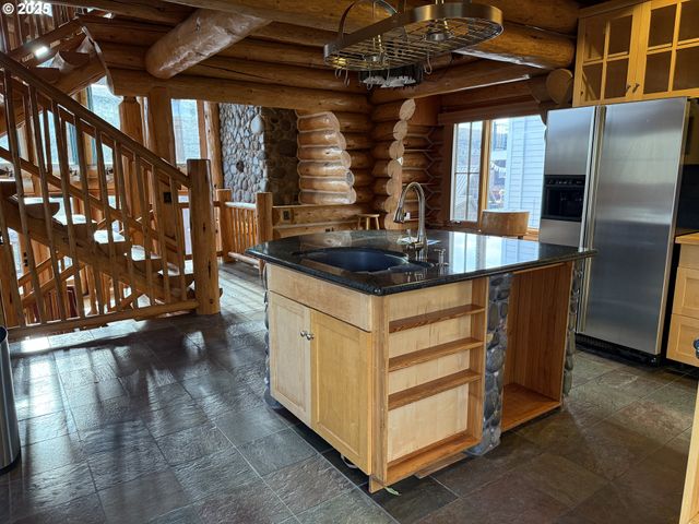 507 ELROD Ave, Maupin, OR 97037