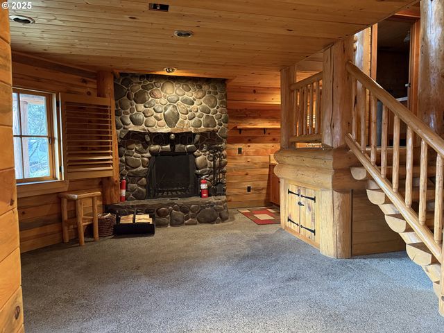 507 ELROD Ave, Maupin, OR 97037