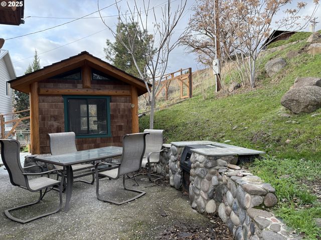 507 ELROD Ave, Maupin, OR 97037