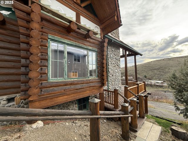 507 ELROD Ave, Maupin, OR 97037