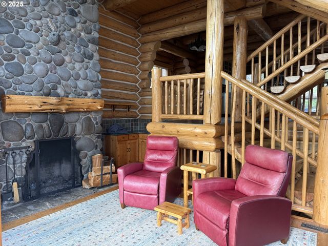 507 ELROD Ave, Maupin, OR 97037