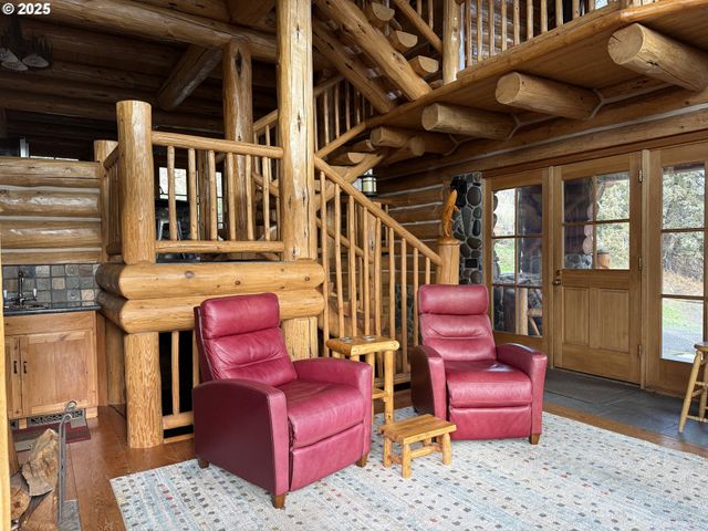 507 ELROD Ave, Maupin, OR 97037