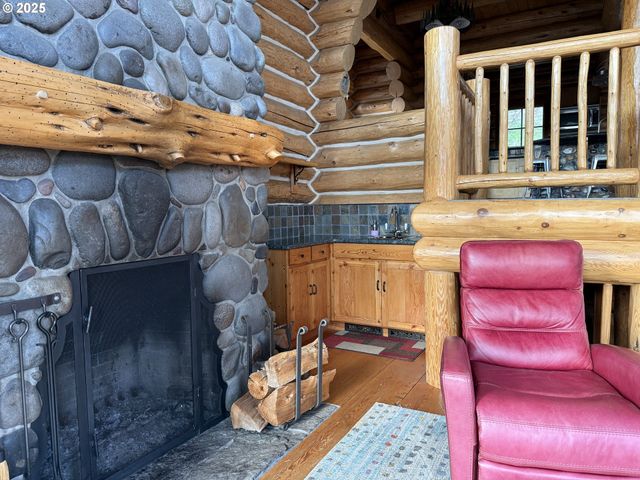 507 ELROD Ave, Maupin, OR 97037