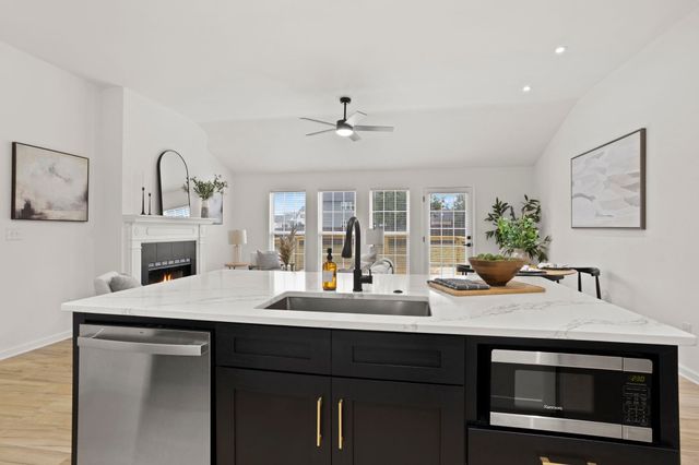 6 IDLE Lane, Fountain Inn, SC 29644