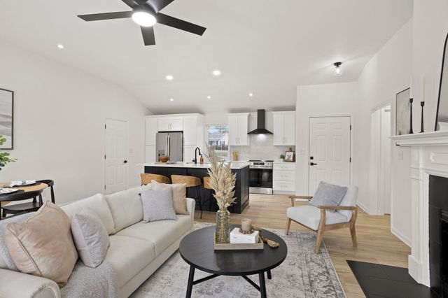 6 IDLE Lane, Fountain Inn, SC 29644