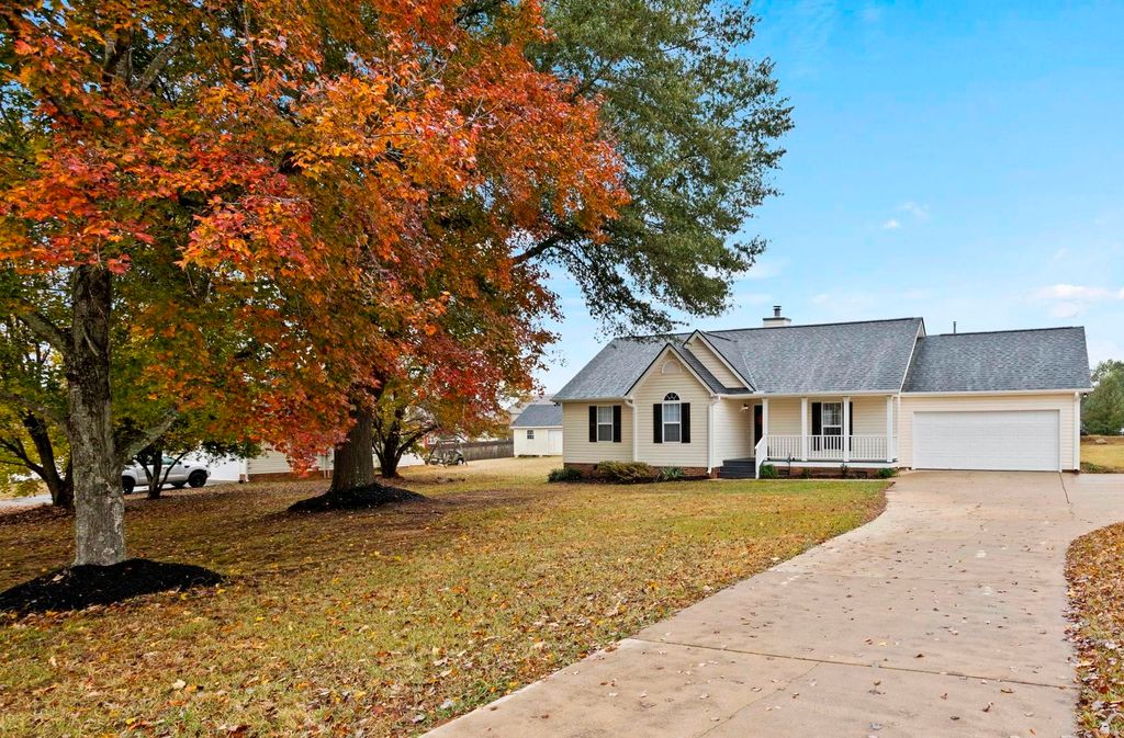 6 IDLE Lane, Fountain Inn, SC 29644