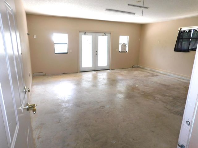 11065 N 67th Place N, West Palm Beach, FL 33412