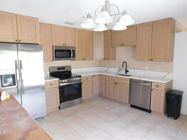 11065 N 67th Place N, West Palm Beach, FL 33412