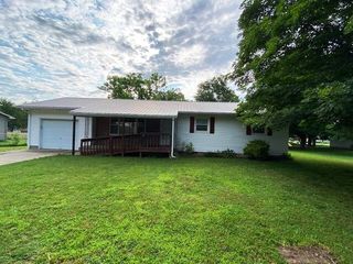 1208 Oak Ridge Drive, Aurora, MO 65605