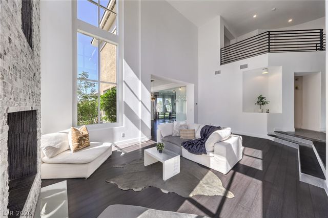 9040 Thornbury Lane, Las Vegas, NV 89134