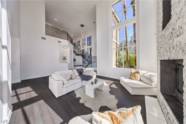 9040 Thornbury Lane, Las Vegas, NV 89134