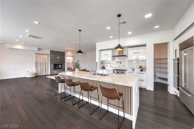 9040 Thornbury Lane, Las Vegas, NV 89134