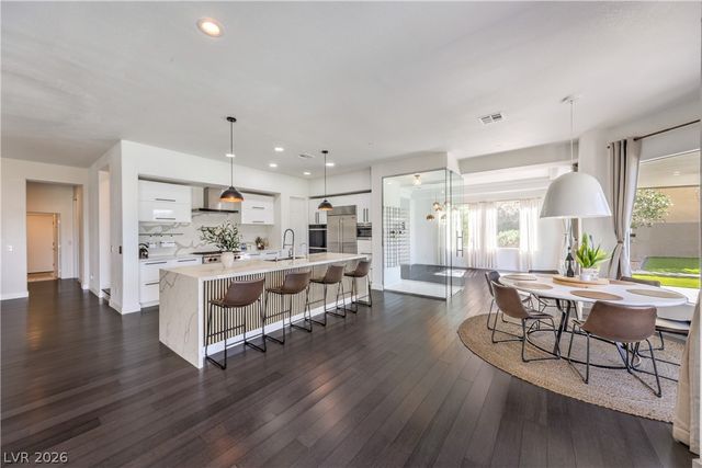 9040 Thornbury Lane, Las Vegas, NV 89134