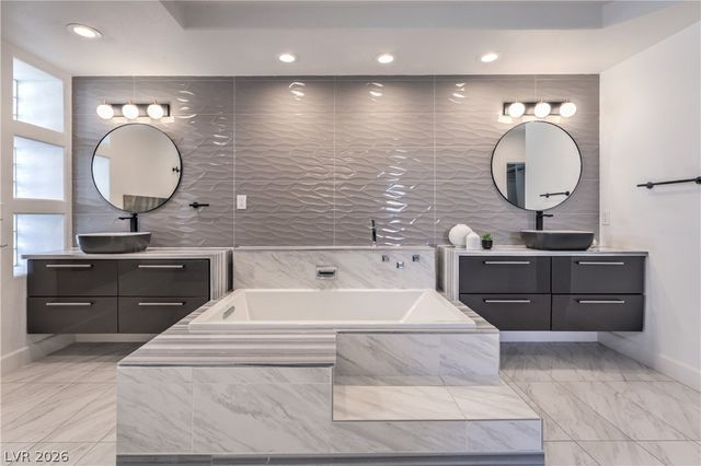 9040 Thornbury Lane, Las Vegas, NV 89134