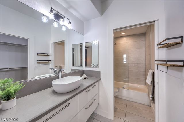 9040 Thornbury Lane, Las Vegas, NV 89134